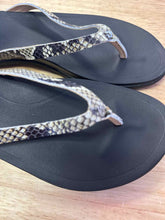 Load image into Gallery viewer, Shoe Size 9 OluKai Black Flip Flops
