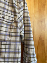 Load image into Gallery viewer, Size Medium Columbia Off White Women's Flannel
