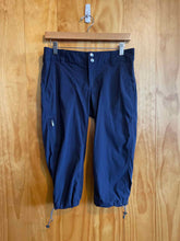 Load image into Gallery viewer, Size 6 Columbia Navy Women&#39;s Capris
