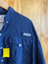 Load image into Gallery viewer, Size Large Columbia Men's Long Sleeve Shirt
