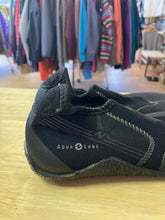 Load image into Gallery viewer, Aqua Lung Water Shoes
