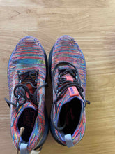 Load image into Gallery viewer, Women's Shoe Size 9 Brooks Running Shoes
