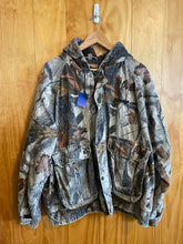 Load image into Gallery viewer, Size XL Real Tree Misc. Men&#39;s Jacket
