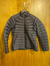 Load image into Gallery viewer, Women Size M Arc&#39;teryx Purple Women&#39;s Winter Jacket
