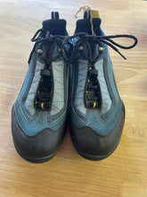 Load image into Gallery viewer, Women's Shoe Size 9.5 Nike Teal Cycling Shoes
