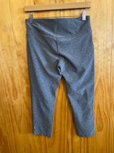 Load image into Gallery viewer, Size M Mondetta Grey Women's Capris
