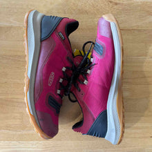 Load image into Gallery viewer, Shoe Size 11 Keen Fuschia Hiking Shoes
