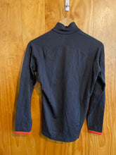 Load image into Gallery viewer, Size Medium Icebreaker Black Women's Long Sleeve Shirt
