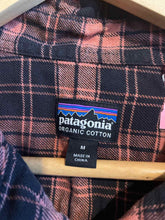 Load image into Gallery viewer, Size M Patagonia Men's Flannel
