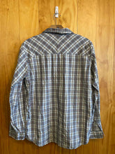 Load image into Gallery viewer, Size XL Columbia Men's Long Sleeve Shirt
