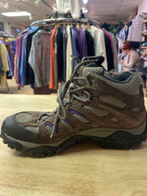 Load image into Gallery viewer, Shoe Size 9.5 Merrell Brown Boots
