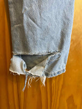 Load image into Gallery viewer, Size 32x30 Wrangler Men&#39;s Jeans
