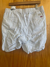Load image into Gallery viewer, Size Large Levi's Men's Shorts

