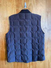 Load image into Gallery viewer, Size Medium Eddie Bauer Men's Vest
