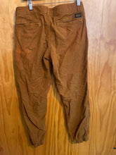 Load image into Gallery viewer, Size REI Men's Pants
