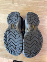 Load image into Gallery viewer, Shoe Size 40 Keen Sandals
