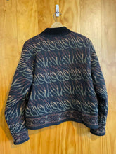 Load image into Gallery viewer, Size Large Icelandic Design Black Women's Sweater &amp; Sweatshirt

