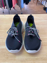 Load image into Gallery viewer, Shoe Size 9 Oofos Black Shoes
