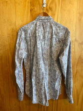 Load image into Gallery viewer, Size L Wrangler Men's Long Sleeve Shirt

