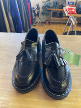 Load image into Gallery viewer, Shoe Size 4 Solovair Black Shoes
