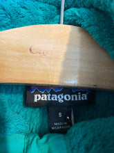 Load image into Gallery viewer, Size Small Patagonia Green Women&#39;s Sweater &amp; Sweatshirt
