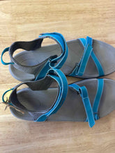 Load image into Gallery viewer, Shoe Size 9 Teva Blue Sandals

