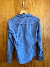 Load image into Gallery viewer, Size S The North Face Light Blue Women&#39;s Long Sleeve Shirt
