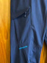 Load image into Gallery viewer, Size Large Patagonia Men's Snow Pants
