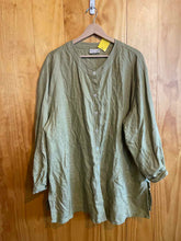 Load image into Gallery viewer, Size Unknown David Dart Green Women's Long Sleeve Shirt
