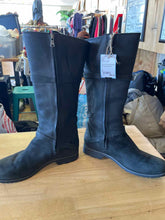 Load image into Gallery viewer, Women&#39;s Shoe Size 8 Teva Black Boots
