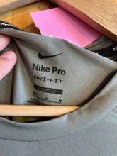 Load image into Gallery viewer, Size M Nike Men's Long Sleeve Shirt
