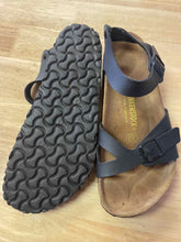 Load image into Gallery viewer, Women's Shoe Size 40 Birkenstock Black Sandals
