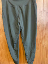 Load image into Gallery viewer, Size XL Under Armour Olive Women's Pants
