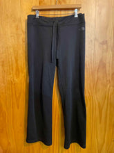 Load image into Gallery viewer, Size Large The North Face Black Women's Sweatpants
