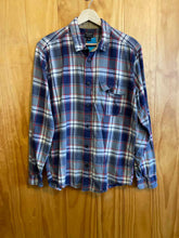 Load image into Gallery viewer, Size Medium Filson Men&#39;s Flannel
