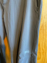 Load image into Gallery viewer, Size REI Men's Hiking Pants
