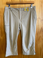 Load image into Gallery viewer, Size 14 Gander Mountain Khaki Women's Capris
