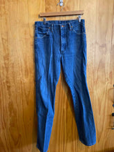 Load image into Gallery viewer, Size 33 Wrangler Blue Women&#39;s Jeans
