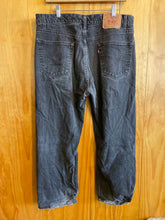 Load image into Gallery viewer, Size 36 Levi Men's Jeans
