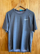 Load image into Gallery viewer, Size Large Nike Men's Short Sleeve Shirt
