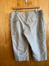 Load image into Gallery viewer, Size 12 Columbia Beige Women's Capris
