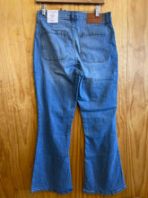 Load image into Gallery viewer, Size 10 Lucky Brand Blue Women's Jeans
