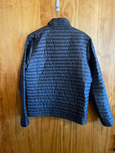 Load image into Gallery viewer, Size Medium Patagonia Men's Light Jacket
