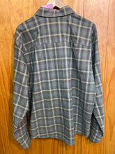 Load image into Gallery viewer, Size L REI Men's Long Sleeve Shirt
