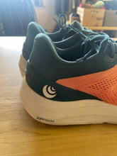 Load image into Gallery viewer, Women&#39;s Shoe Size 9 Topo Pink Running Shoes
