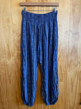 Load image into Gallery viewer, Size Medium Petite Lotus and Luna Navy Women's Pants
