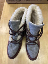 Load image into Gallery viewer, Shoe Size 8 Sorel Brown Boots
