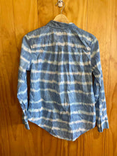 Load image into Gallery viewer, Size XS LL Bean Blue Women&#39;s Long Sleeve Shirt
