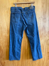 Load image into Gallery viewer, Size 34 Wrangler Men&#39;s Jeans
