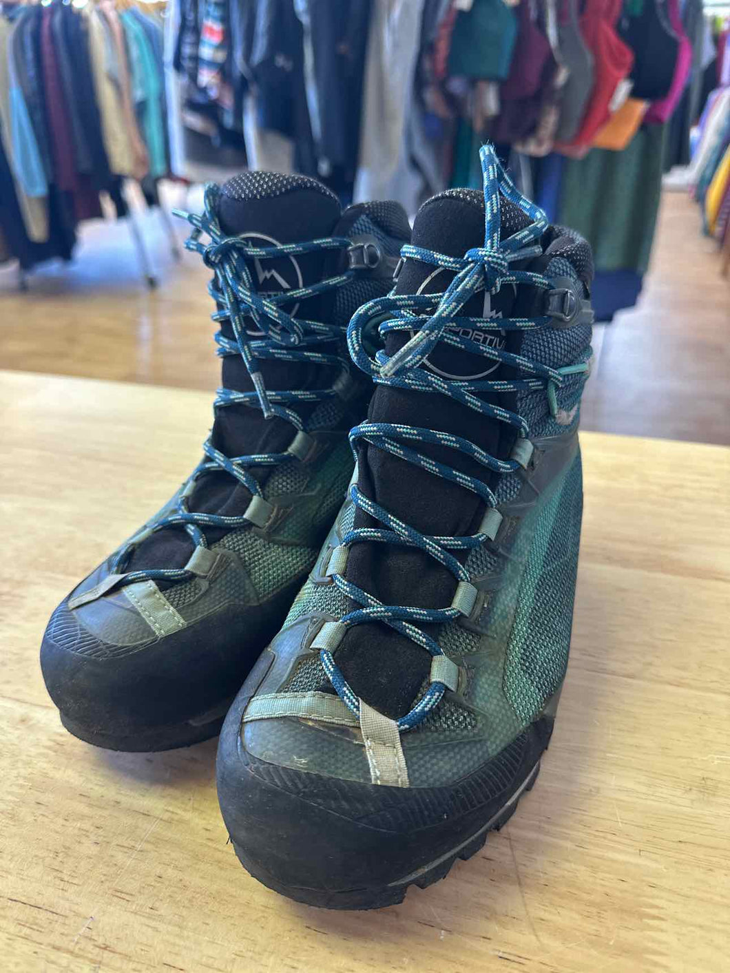 Women's Shoe Size 7.5 La Sportiva Teal Hiking Boots